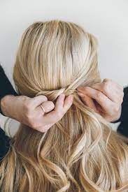 Unkompliziert Und Doch Oh So Hubschen Diy Geknotet Halbe Hochsteckfrisur Blaumode Com Frisur Hochgesteckt Hochsteckfrisur Haar Styling