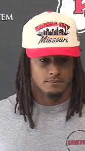 HAPPY BIRTHDAY, RANDY REID! We're wishing our favorite jet ski dealer, aka  Kansas City, Kansas, native @ericstonestreet a very happy birthday. Hope  there's plenty of ribs and soft-serve for you. * * * * #