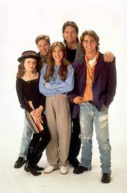 Don reo creó la serie, que protagonizó mayim bialik. Pin Em The Brothers Lawrence