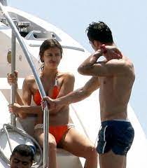 Irina shayk a accompagné cristiano ronaldo hier à monaco pour le tirage de le ligue des champions. Irina Shayk And Cristiano Ronaldo Candids Pics On A Yacht In Saint Tropez Vacation Todaysweet Cristiano Ronaldo Irina Shayk Ronaldo