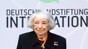 November 1921 in berlin als margot bendheim) ist eine deutsche überlebende des holocaust, die bis heute als zeitzeugin auftritt. Innenpolitik Margot Friedlander Sie Ist Noch Nicht Fertig Mit Deutschland Welt Holocaust