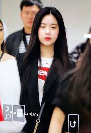 A netizen claiming to be a former classmate of soojin has stepped forward with their story. Fy Soojin
