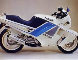 Blog de club5a : Association Audoise des Amateurs d'Automobiles Anciennes, REPORTAGE MOTO - Salon Moto Légende 2013 : les 40 ans de la 350 Moto Morini...