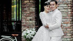 Terbaru, satu video telah dimuatnaik di laman instagram fasha sandha yang menunjukkan gelagatnya dan pelakon aidil aziz menggunakan aplikasi tik tok. Kenali Aidil Aziz Raja Yang Kini Bertahta Di Hati Fasha Sandha Glam Lelaki