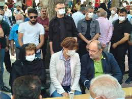 Chp milletvekili avukat turan aydoğan, salgın sürecinde öncelikli risk gruplarının neye göre belirlendiğini, hakim ve savcıların aşılanmaya başlanmasına rağmen, avukatların neden aşı takvimine alınmadığını meclis'te gündeme taşıdı. Ssnwzetznvfnam