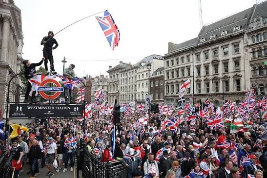 Tens of thousands of people representing Britain's hard right gathered in London on Saturday for the latest “Unite the Kingdom” march. https://cnn.it/49QnD7O