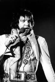 Official page for the king of rock 'n' roll. Am 26 Juni 1977 Gab Elvis In Indianapolis Sein Letztes Konzert Am 16 August Starb Er An Den Folgen Einer Herzattacke In Seinem Anwesen Graceland In Memphis