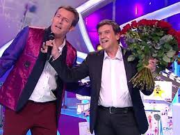9:43 c à vous 196 762 просмотра. 12 Coups De Midi Christian Debarque Avec Des Fleurs Pour Tele Star