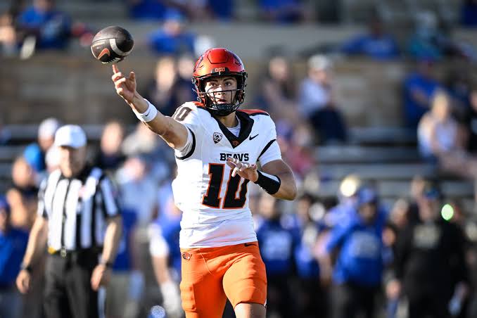 Third-string QB Tristan Ti'a gives Oregon State late life in loss |  Beaverton Valley Times