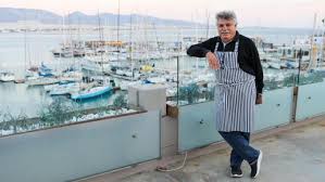 Λευτέρης λαζάρου, βαγγέλης λιάκος, βασίλης ακρίβος και αντώνης βρατσάνος μιλούν στο esquire για το τι πραγματικά γίνεται με το ψάρι και την αξιοποίησή του στην κουζίνα της χώρας μας. Leyterhs Lazaroy Eimai Asxhma Oikonomika Opws Oloi To Pontiki