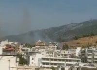 Σύμφωνα με τις πρώτες πληροφορίες από την πυροσβεστική υπηρεσία, δεν υπάρχει άμεσος κίνδυνος για κατοικίες, που βρίσκονται σε κοντινή απόσταση. Fwtia Twra Byrwnas Pagenews Gr