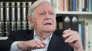 Helmut schmidt wurde im westlichen tierkreiszeichen steinbock geboren. Helmut Schmidt Hamburger Von Geburt Und Von Weltanschauung Archiv