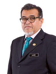 Malaysian experts will visit the site of the boeing 777 crash in the ukrainian city of torez on tuesday, bernama news agency reported monday referring to malaysia's transport minister datuk seri liow. Minister