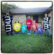 40 Of The Best Family Costumes Ideas For Halloween Family Halloween Costumes Family Halloween Family Costumes