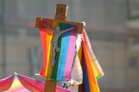 Unbekannte haben von einer kirche in köln zwei regenbogenfahnen abgerissen und angezündet. Evangelische Kirche In Berlin Beim Csd Dabei Evangelisch De