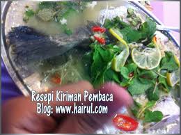 Kami beri resepi ikan ini khas untuk anda.yelah walaupun sedap,tapi harga menu ikan siakap stim halia atau limau ni kalau tak bermula rm 30 dan ke atas , tak sah kan.diorang kan nak bayar sewa,gaji serta dapat untung.jadi untuk kita yang ada anak ramai ni, beli je seekor dua ikan siakap baru sekitar rm 20 dan masak sendiri di rumah. Resepi Ikan Siakap Stim Limau Chef Hairul Hissam