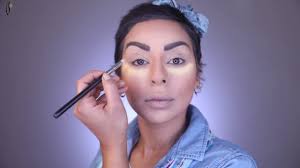 نشأت في عائلة فنية حيث كان والدها عازفًا للعود، وأختاها هما المغنية والممثلة مرام والممثلة مي البلوشي. Ø´Ø§Ù‡Ø¯ÙˆØ§ ÙƒÙŠÙ Ø£ØµØ¨Ø­ Ø´ÙƒÙ„ Ù‡Ù†Ø¯ Ø§Ù„Ø¨Ù„ÙˆØ´ÙŠ Ø¨Ø¹Ø¯ Ø¹Ù…Ù„ÙŠØ© Ø§Ù„ØªØ¬Ù…ÙŠÙ„ ÙÙŠØ¯ÙŠÙˆ