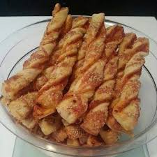 Melli S Pizzastangen Salami Schinken Mit Kase Sesam Kruste Rezept Rezepte Fingerfood Fingerfood Rezepte