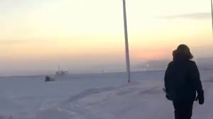 It depends on how far north you are, but on the longest night of the year (december 20/ winter solstice) in the southern parts of alaska the sun sets. After 3 Month S Of Darkness Barrow Gets Its First Sunrise Of 2016 Well Almost Youtube