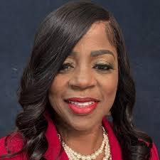 Carolyn Wainwright's Instagram, Twitter & Facebook