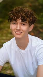 🚨Senior Spotlight: Evan Dicob Sports Played: Soccer, Lacrosse ⚽️🥍 Evan is  attending SUNY Oswego in the fall where he will pursue a degree in finance.  Evan is the son of Neil and