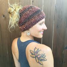Holey hat by splitstitch designs. Free Pattern Chunky Knit Messy Bun Hat Made By Marni