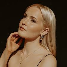 Lauren Clemens's Instagram, Twitter & Facebook