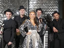 Vlăduța mărioara rus lupău (n. VlÄƒduÈ›a LupÄƒu LanseazÄƒ Un Nou Colaj De MuzicÄƒ De Petrecere Top MuzicÄƒ PopularÄƒ