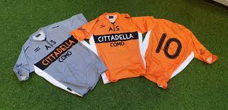 Dalla scuola calcio all'attività agonistica, per finire con la juniores, cerchiamo di professare il concetto di crescita in amicizia. Calcio Giovanile E Ufficiale La Cittadella Como E Diventata Scuola Calcio Elite Prima Como