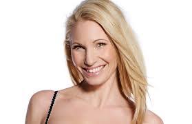 Jennifer Blom's Instagram, Twitter & Facebook