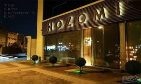 اكتشفي المذاق الياباني الرائع في مطعم Japanese Restaurant Date Night Lighted Bathroom Mirror