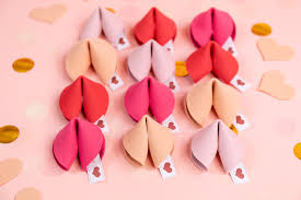 Unser heutiges thema lautet basteln zum muttertag und wir zeigen ihnen viele diy ideen für einzigartige muttertagsgeschenke. Diy Gluckskekse Basteln Geschenkidee Zum Valentinstag Mrsberry De