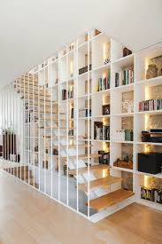 Pasillos Vestibulos Y Escaleras Modernos De Floret Arquitectura Moderno Homify Amenagement Maison Idees Escalier Bibliotheque Escalier