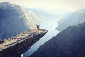 Preikestolen plateau, the pulpit rock, soars 604 meters above the grand lysefjord. Das Trio Trolltunga Kjeragbolten Und Preikestolen 6 Norwegen Wenig Dabei