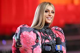 All together now (pt) os concorrentes sobem ao palco e cantam perante um grupo de 100 diferentes nomes do entretenimento e do mundo do espetáculo, todos com uma ligação ao mundo da música. Pabllo Vittar No All Together Now Quinto Canal