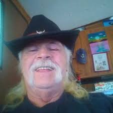 Người phụ nữ trưởng thành độc thân trên 55 tuổi.