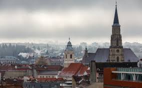 Cel mai mare procent este reprezentat de romani, cu 79,46%, urmat de minoritatea maghiara. Cluj Vs Capitala Bucurestiul E Mai Scump DiferenÅ£a La Chirie E AcoperitÄ De PreÅ£urile Mai Mici La Orice