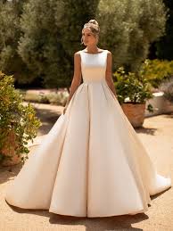 With over 400 ball gown wedding dresses to choose from, you're sure to find your fairytale bridal gown. 10 Gorgeous Ball Gown Wedding Dresses You Ll Love Bridal Musings