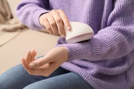 Remove pilling using a fine toothed comb. 10 Best Lint Removers 2021 Reviews Oh So Spotless