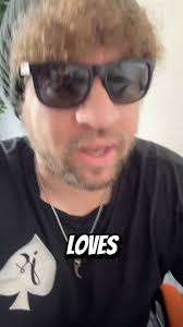 Guy with the hair додаде нова фотографија.