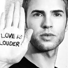 Lupe Wright's Instagram, Twitter & Facebook