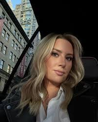 Jacqui Heinrich's Instagram, Twitter & Facebook