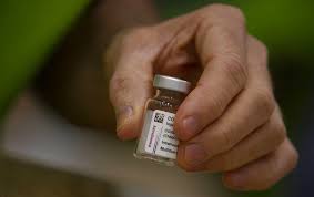 Depois de vários países europeus terem avançado com a suspensão da vacina da astrazeneca por. Portugal Limita Uso Da Vacina Da Astrazeneca A Pessoas Acima De 60 Anos Mundo Valor Economico