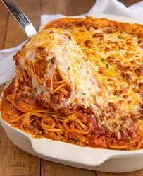 Easy Cheesy Beef Baked Spaghetti That S Kid Friendly Pasta Beef Groundbeef Cheesy Cheese D Spaghetti Recipes Easy Baked Spaghetti Cheesy Baked Spaghetti