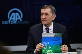 Cumhurbaşkanı erdoğan ve diğer bakanlara teşekkürlerini sunan selçuk, yerine getirilen mahmut özer'e de başarılar diledi. Milli Egitim Bakani Ziya Selcuk Ve Projeleri Kimin Icin Umuttur Evrensel
