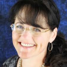 Laurie Aurelia (@CapitalAccent)