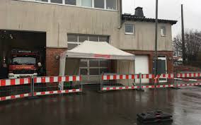 2) wenn wir glück haben, werden wir heute abend im besten restaurant essen. Corona Tests Im Drive In Betrieb Radio Wuppertal