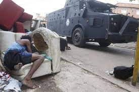 Confronto entre policias e traficantes ocorreu na manhã desta quinta (06/05); Kwxfwkfkxbzvbm