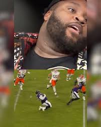 Michael Pierce didn’t wanna end up a meme after his INT 😂 (via @nfl)