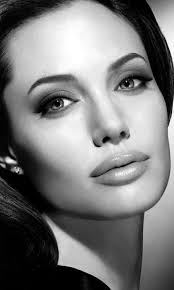 Black Actors In Their 30s 2020 Pin By Andrea Zenker Escobar On Beauty In 2020 Angelina Angelina Jolie Portrait